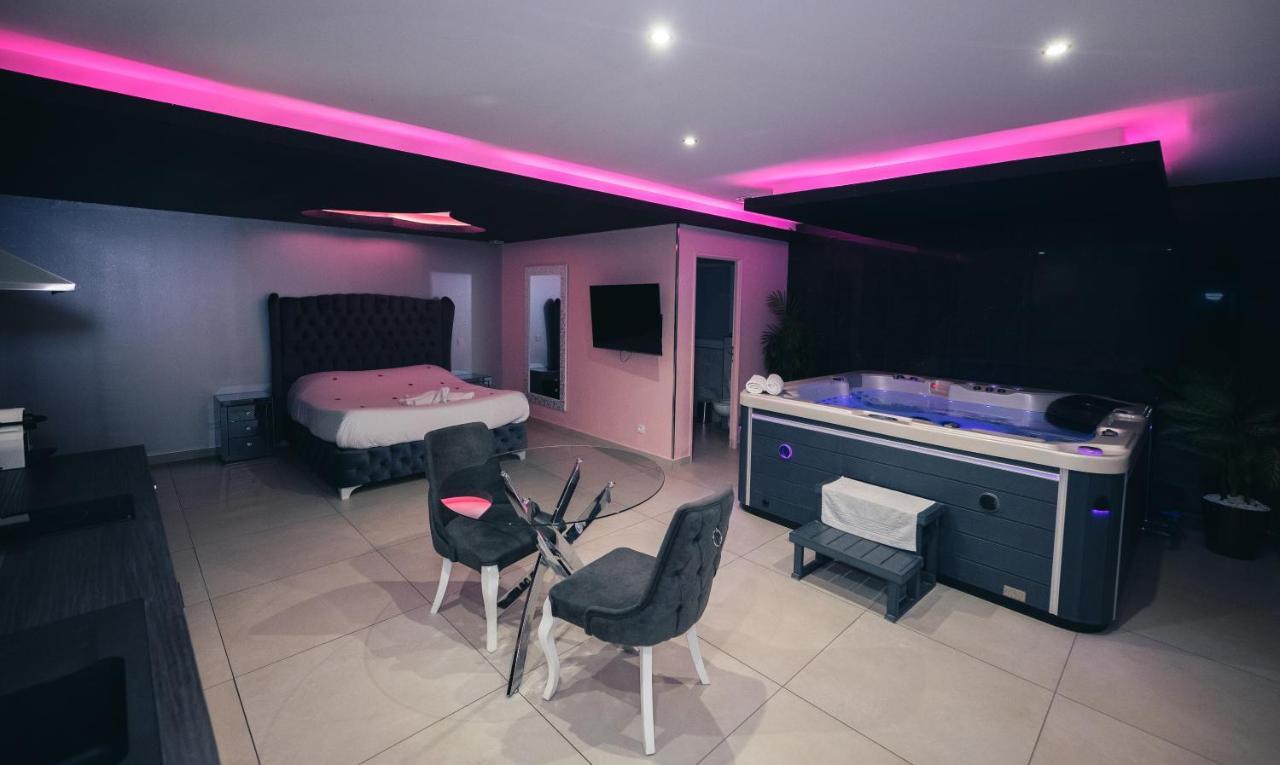 Night Marseille Jacuzzi Le Rove